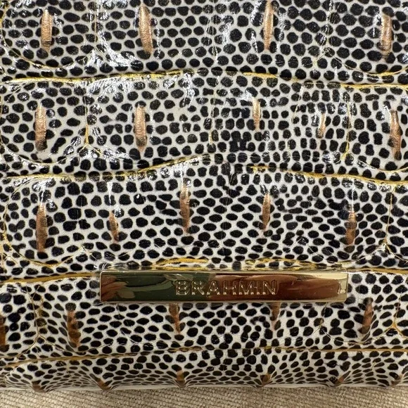 Elegant Cream Crocodile-Embossed Tote Bag - Picture 5 of 5